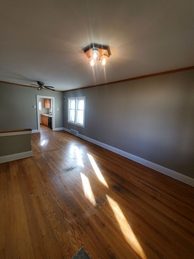 Building Photo - 2 Bedroom Single Family