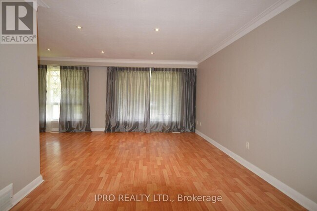 Building Photo - 23 Bairstow Crescent