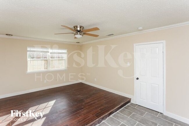 Building Photo - 7355 Greenacres Dr