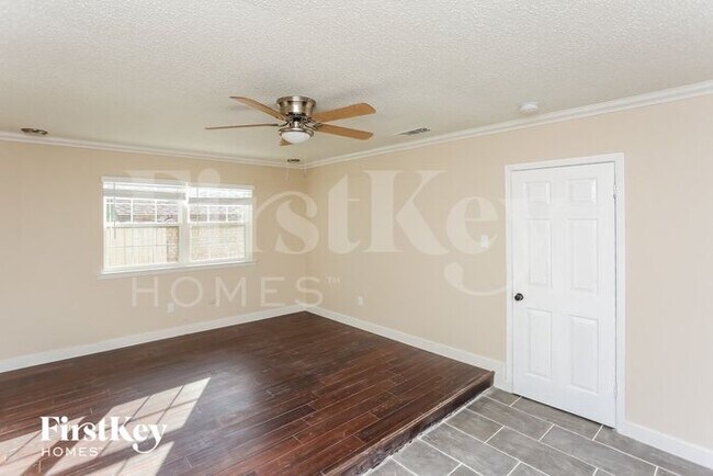 Foto del edificio - 7355 Greenacres Dr