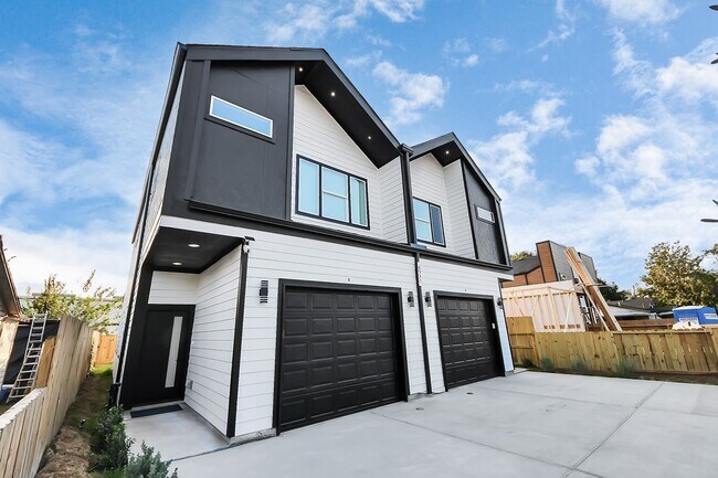 Foto del edificio - 8533 Amadwe St