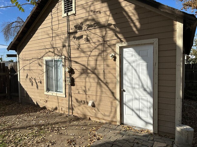 Building Photo - NW Beautiful Studio For Rent