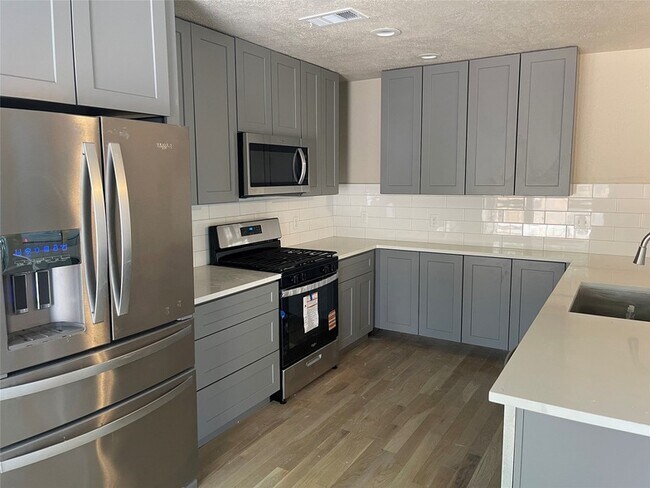 Building Photo - 3040 Airhaven St