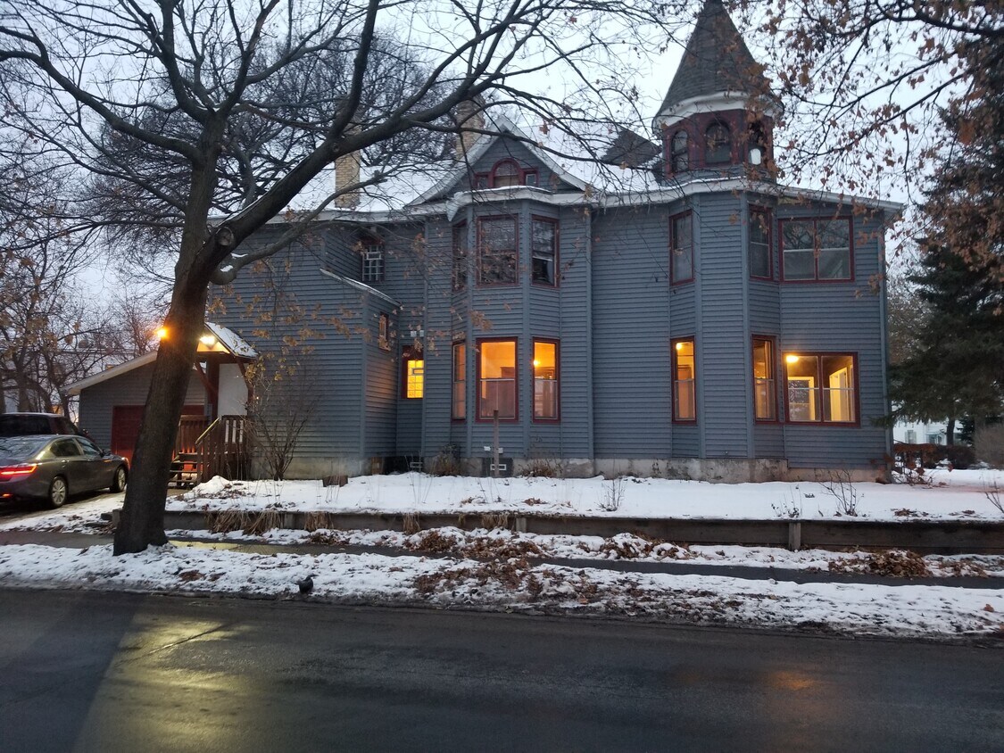 Primary Photo - 518 Summer St NE