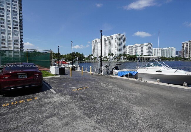 Foto del edificio - 2750 NE 183rd St