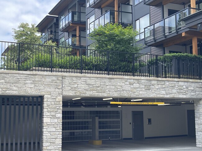 Photo du bâtiment - 6438 Byrnepark Dr