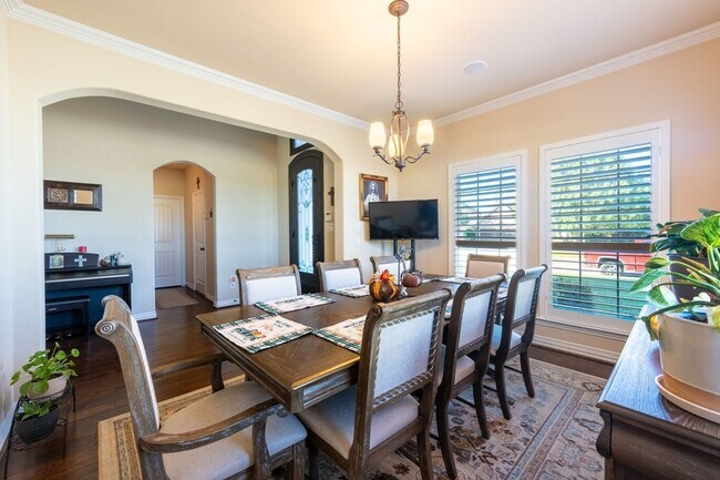 Building Photo - 810 Miramar Dr