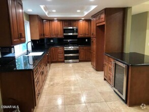 Building Photo - 436 Moondance St