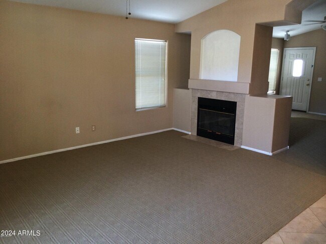 Foto del edificio - 4702 E Mountain Sage Dr
