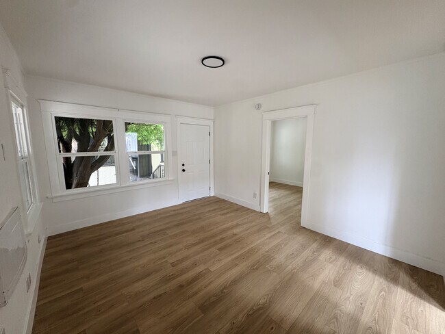 Foto del edificio - 311 1/2 W 33rd St