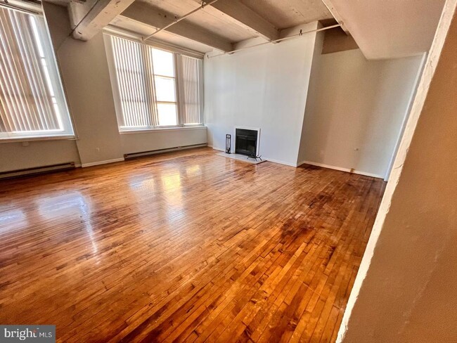 Building Photo - 1238 Callowhill St