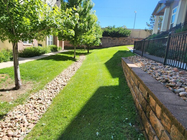 Building Photo - Fantastic Townhome at Kettle  Creek!