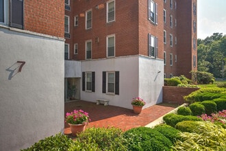 Building Photo - 7 4th St