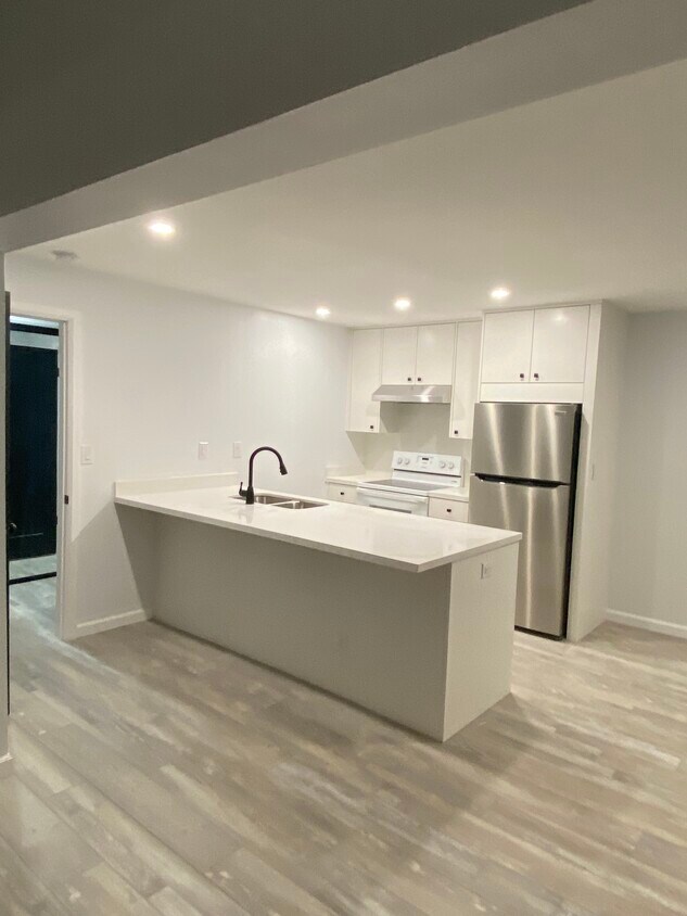 Kitchen - 21800 Schoenborn St
