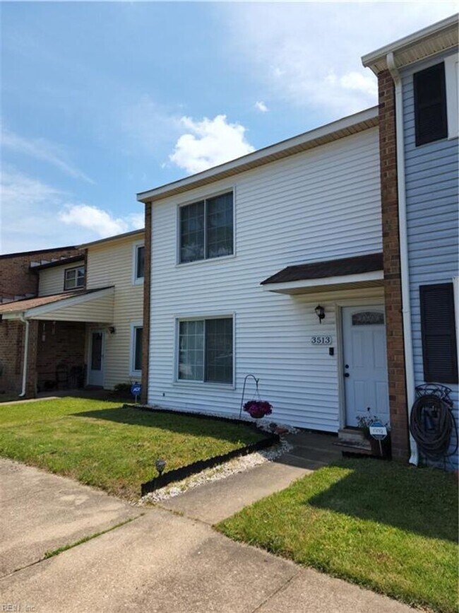 Building Photo - Spacious, Renovated Townhouse for Rent in ...