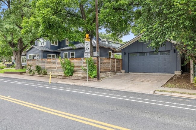 Building Photo - 2000 Rundell Pl