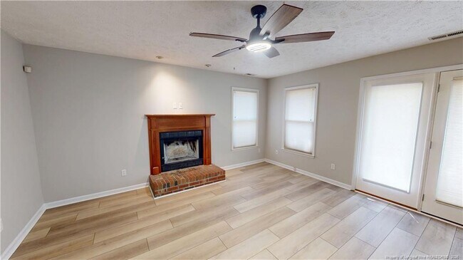 Foto del edificio - 5811 Mondavi Pl