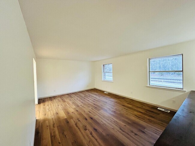 Building Photo - Beautiful Brick Ringgold Home