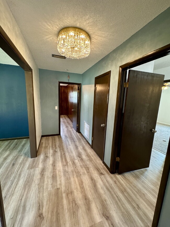 Building Photo - 3207 Cromwell Dr