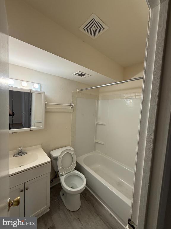 Building Photo - 8415 Benecia Ct