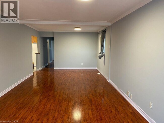 Photo du bâtiment - 11 Parkdale Ave S