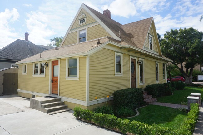 Building Photo - Stunning Historical Home in Old Towne Orange