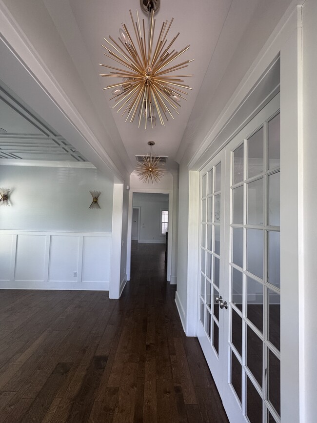 Building Photo - 451 Dewar Dr