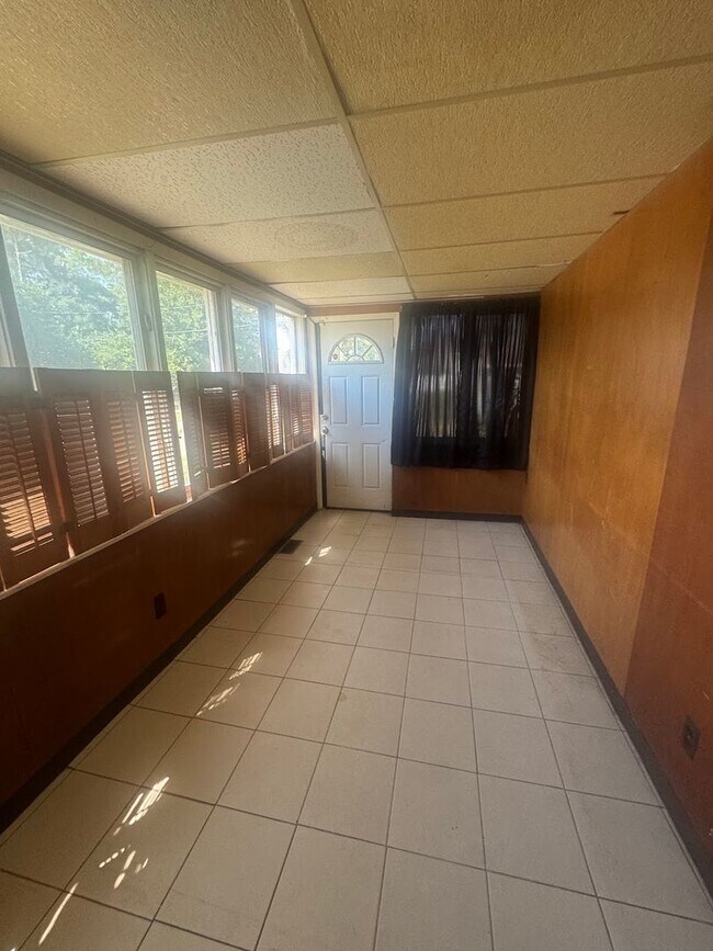 Foto del edificio - 2 bedroom/ 1 bathroom Duplex!