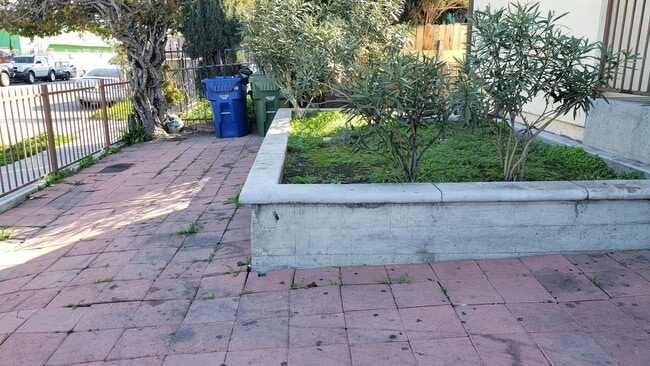 Building Photo - 83(430)