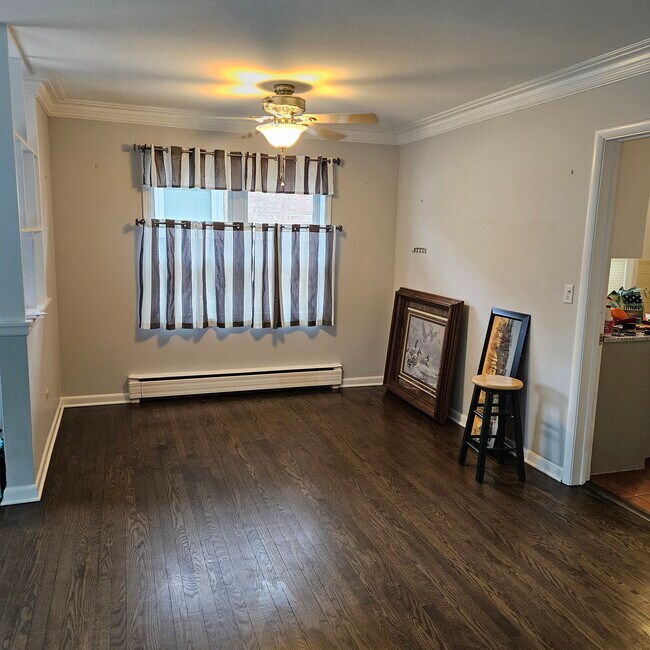 Foto del edificio - 5852 N Melvina Ave