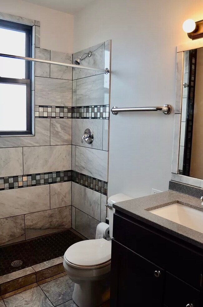 Foto del edificio - 1445 W 16th St