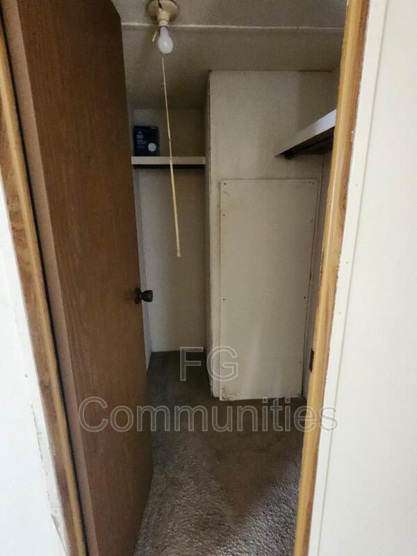 Foto del edificio - 1037 Crystal Blvd