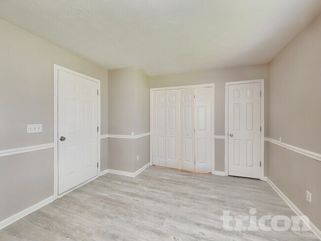 Building Photo - 517 Cathedral Dr