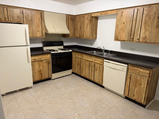 Kitchen - 1332 E Ports O Call Dr