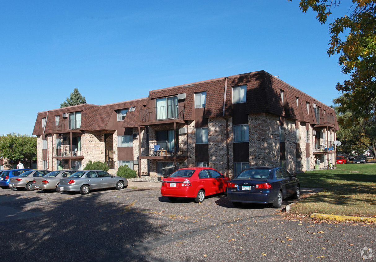 Primary Photo - Falls Apaato Square Apartments