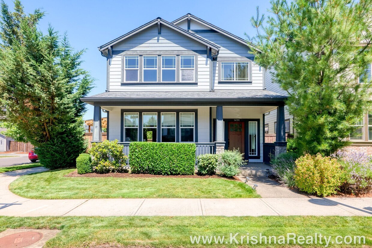 Foto principal - Gorgeous *Corner Lot* 4 BD* 2.5 BA* Single...