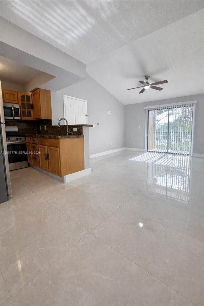 Foto del edificio - 10581 SW 155th Ct
