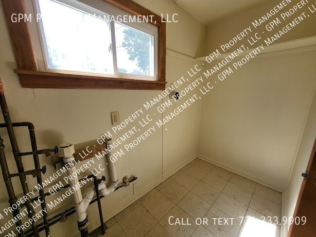 Building Photo - 2040 Dryden St