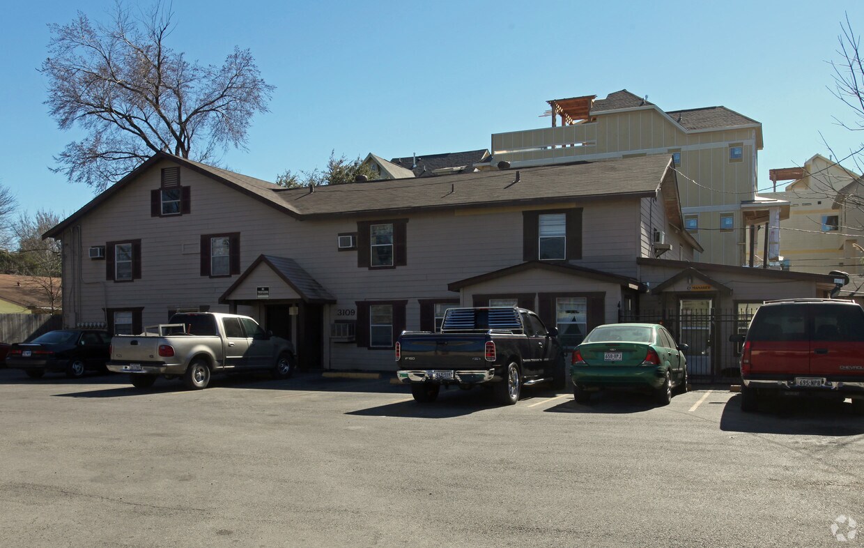 Primary Photo - 3107 White Oak Dr