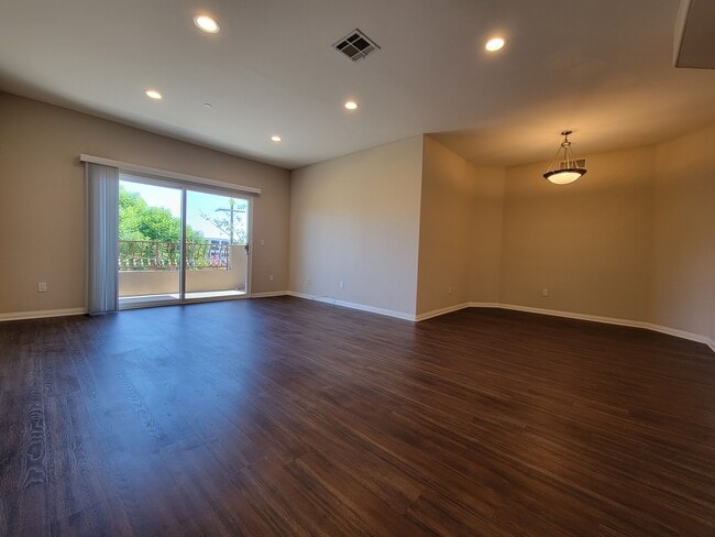 Building Photo - 9610 Zelzah Ave