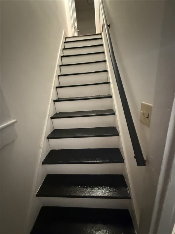 Building Photo - 42 Delaware St