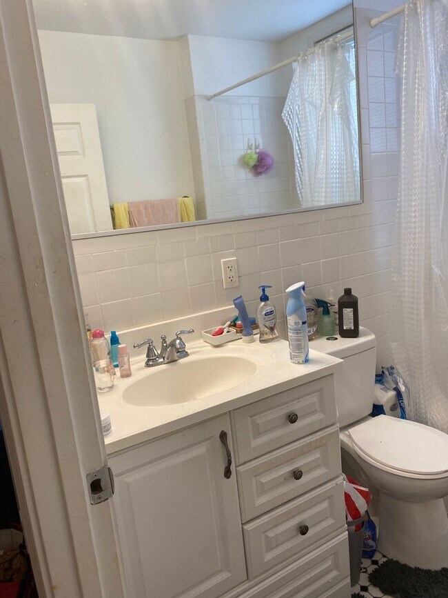 Building Photo - Beautiful Fenway 2 bed Available December 1st.
