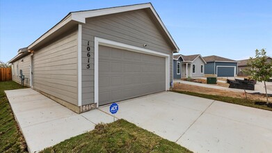 Building Photo - 10615 Fannin Wy