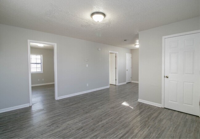 Foto del edificio - 15-415 Thompsonville Ln