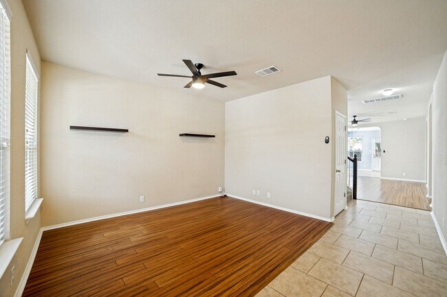 Foto del edificio - 9015 Dusty Run Ln