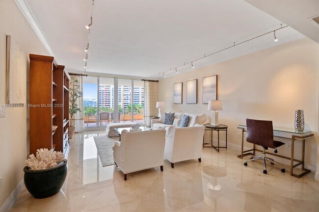 Foto del edificio - 791 Crandon Blvd