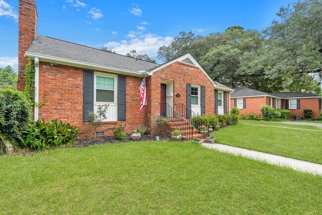 Foto del edificio - Charming 3-Bedroom Home in Savannah’s Parkside Neighborhood