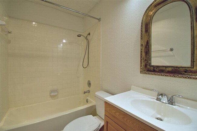 Building Photo - 12100 Lavinia Ln