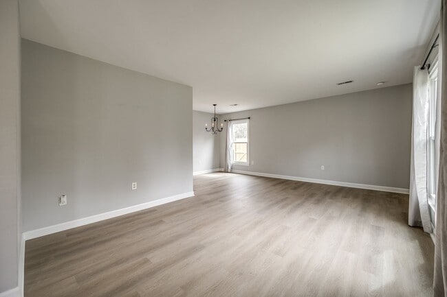 Foto del edificio - Beautiful 3 bedroom 2 full bath Ranch on a cul-de-sac in Charlotte's Walnut Creek community.