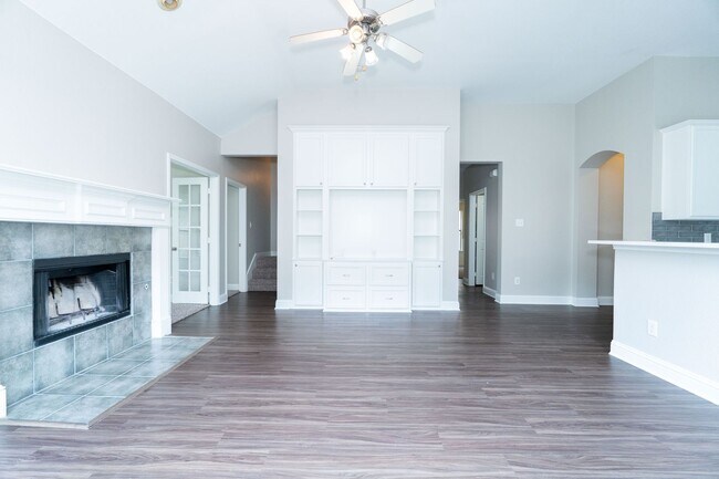 Foto del edificio - 3105 Whispering Pine Blvd